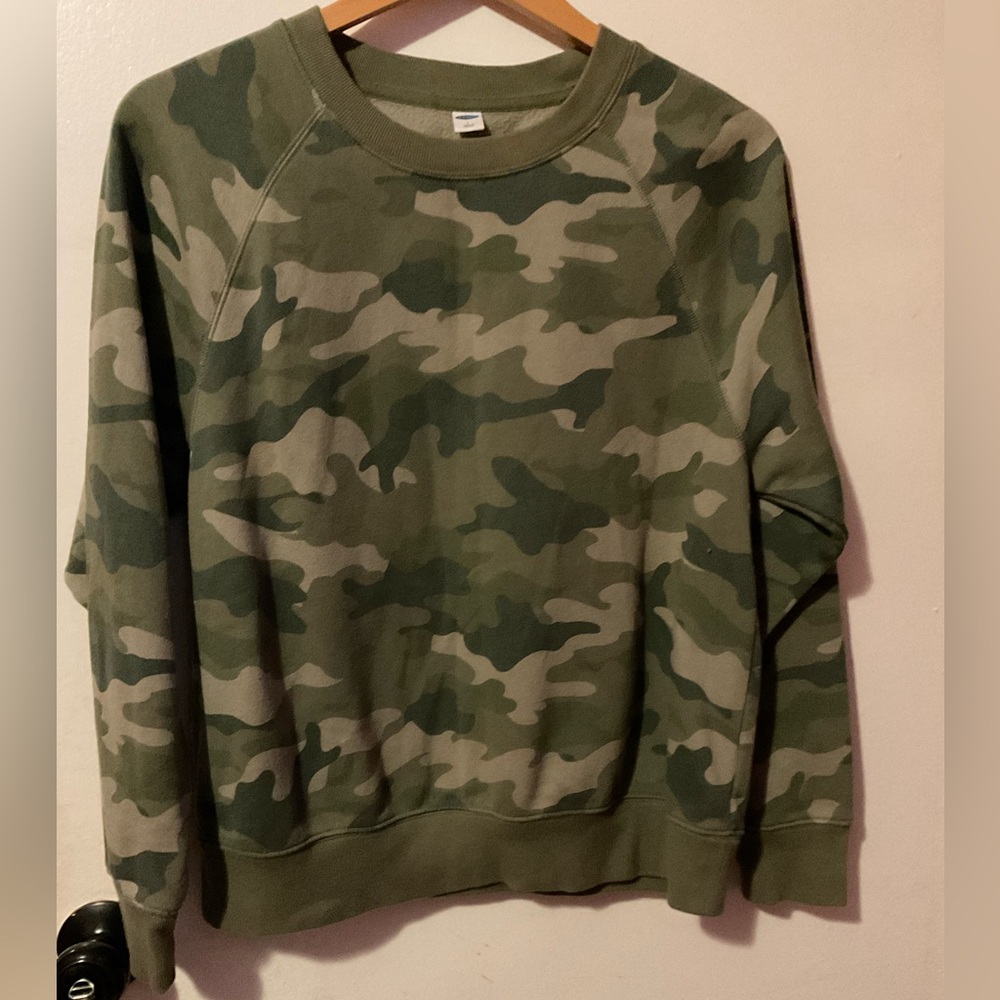 Old Navy woen's Green Camouflage Crewneck Sweater size L